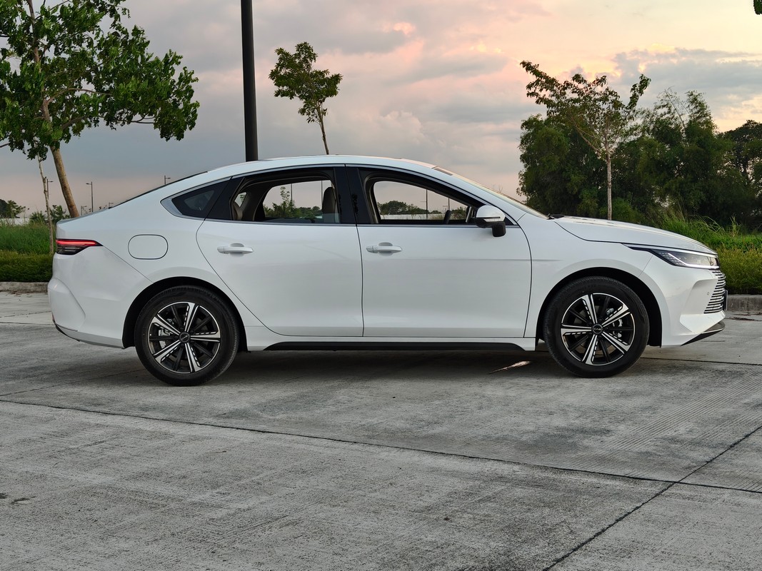 than xe byd seal 5 BYD Seal 5