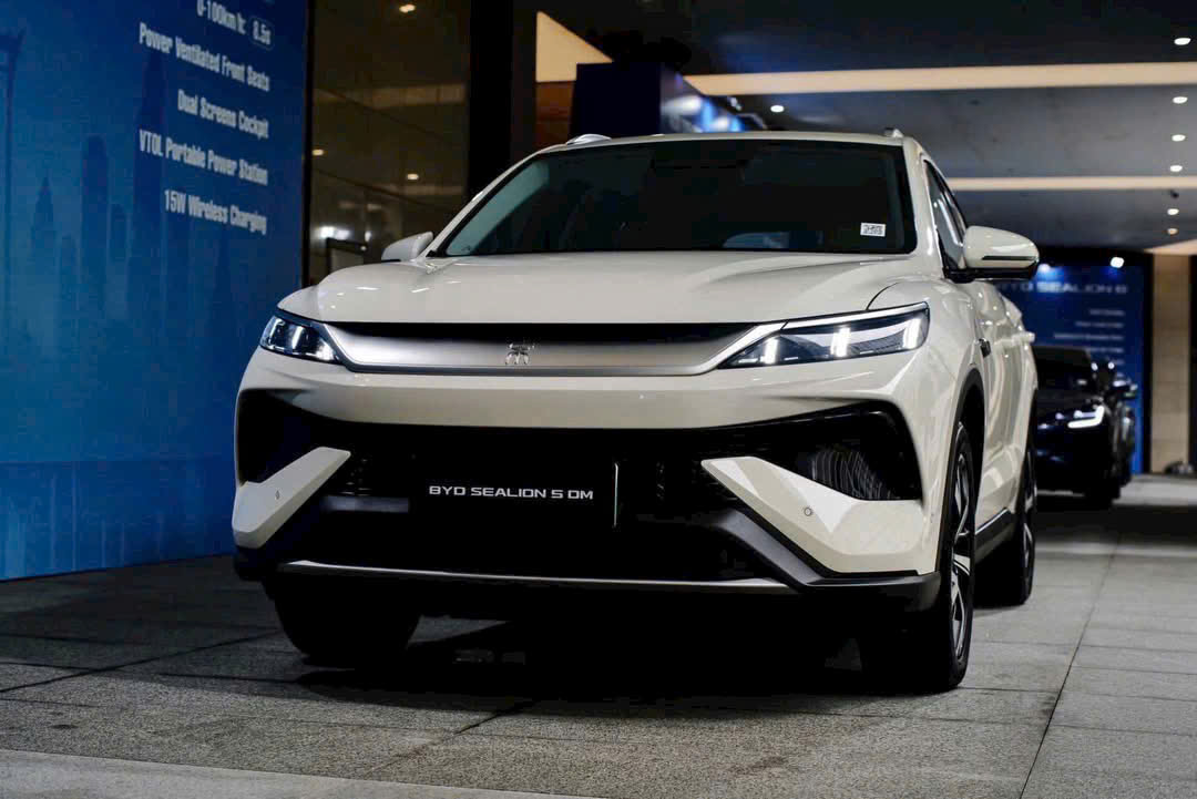 BYD SEALION 5 (PHEV) 5 BYD SEALION 5 (PHEV) Tổng thể BYD SEALION 5 PHEV màu trắng
